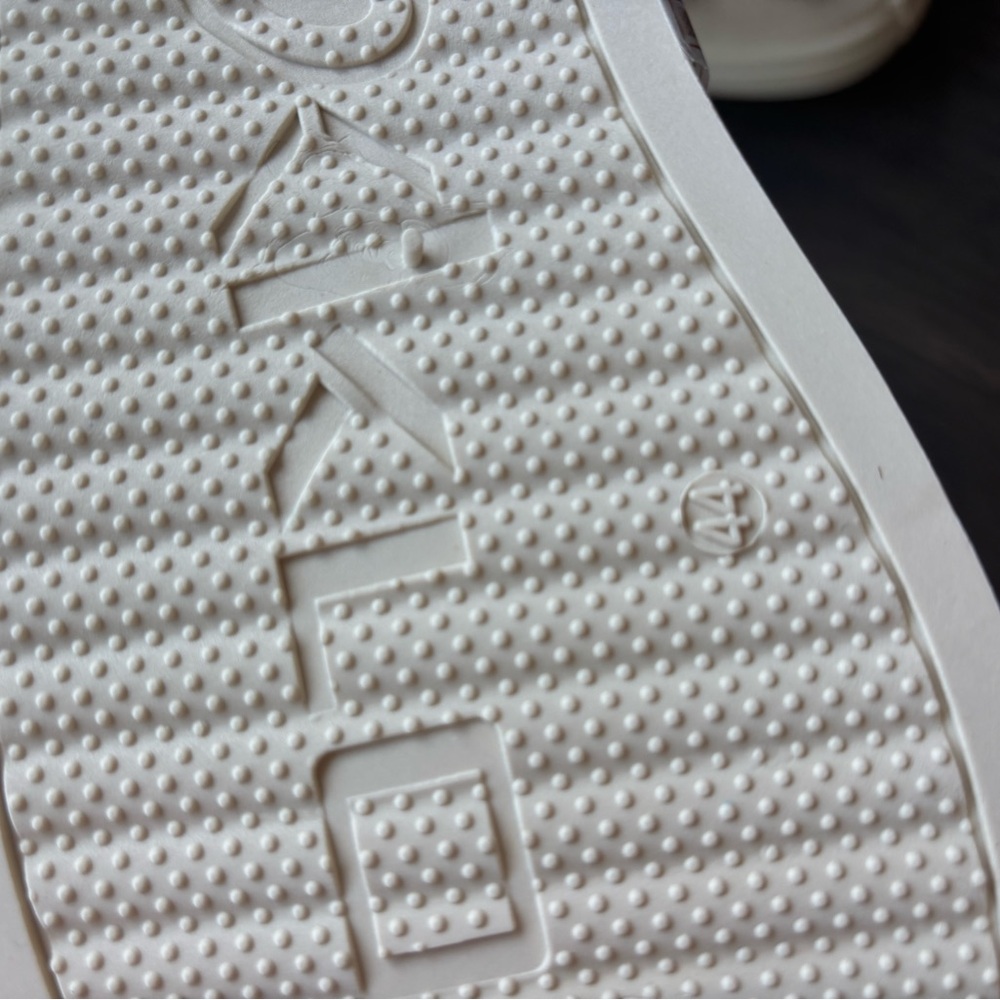 SHEIN White and Red Sneakers Retro Athletic Style - Picture 6 of 7